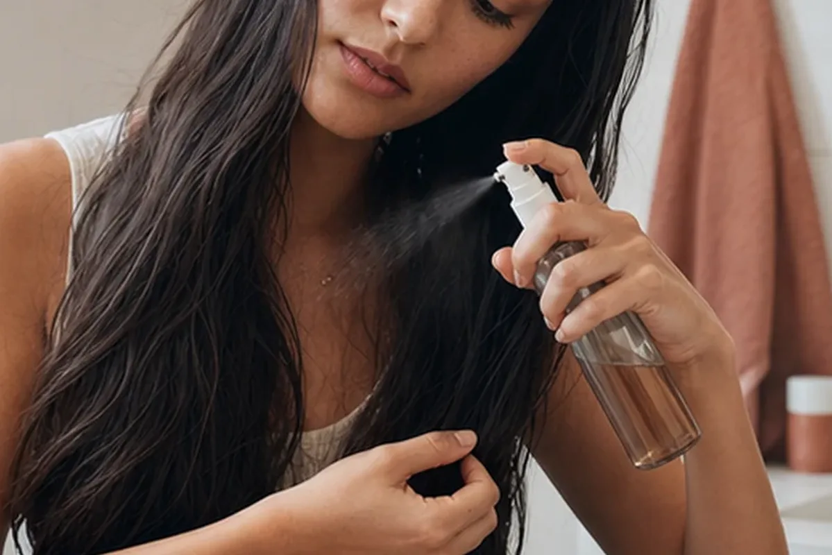 Authentische Beauty-Routine passend zum Thema Trockenshampoo bei Haarbruch