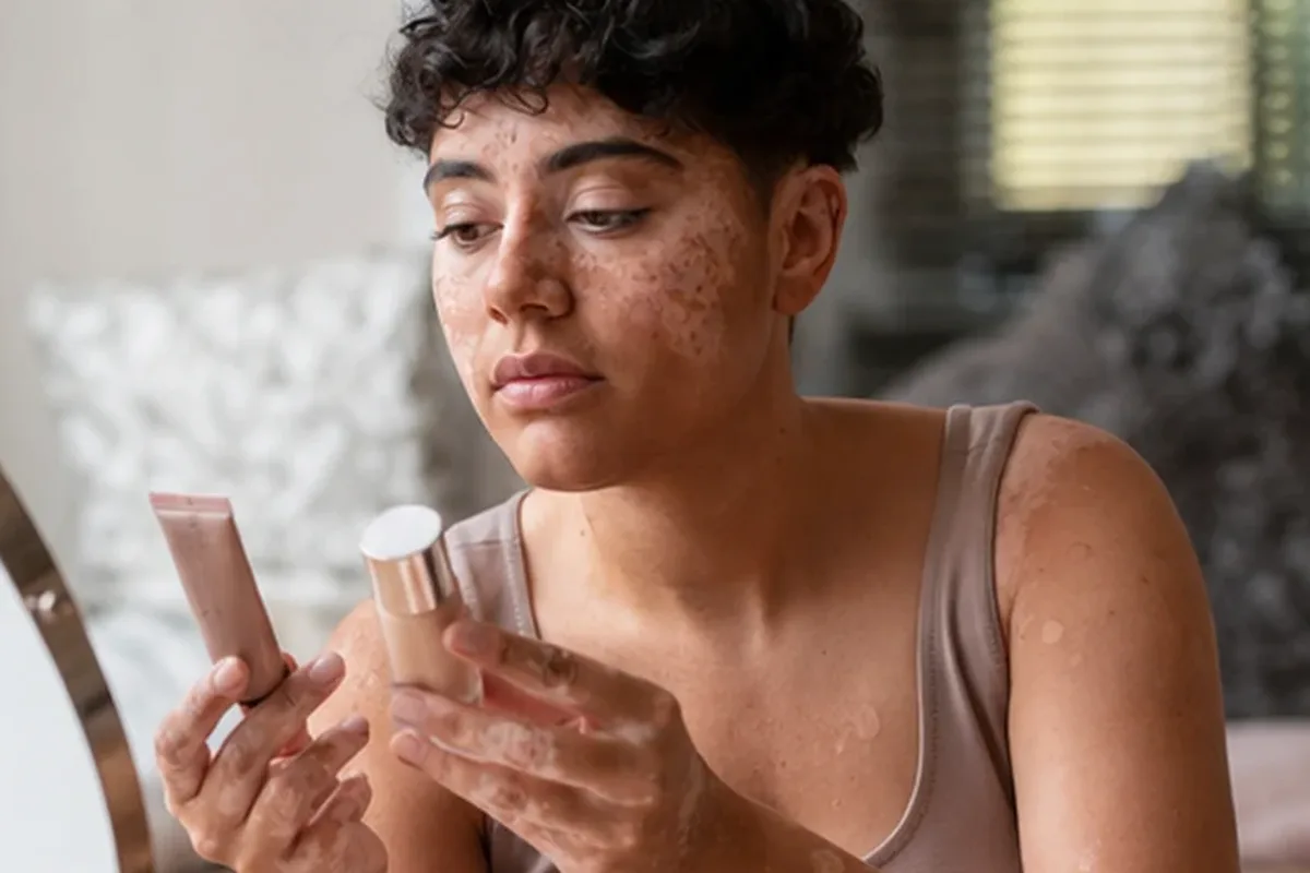 Authentische Beauty-Routine passend zum Thema Skin Tint für reife Haut