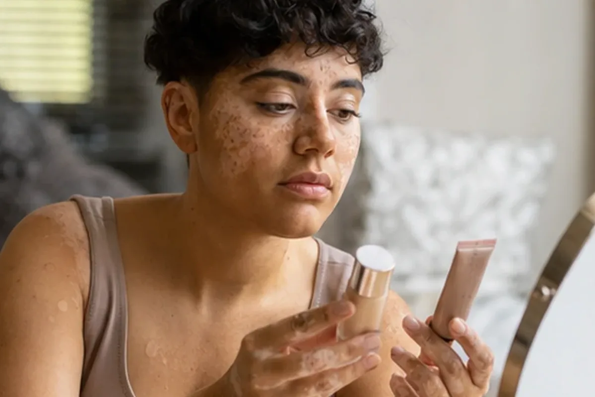 Redaktioneller Beauty-Moment zur Ausgangslage bei Skin Tint bei großen Poren