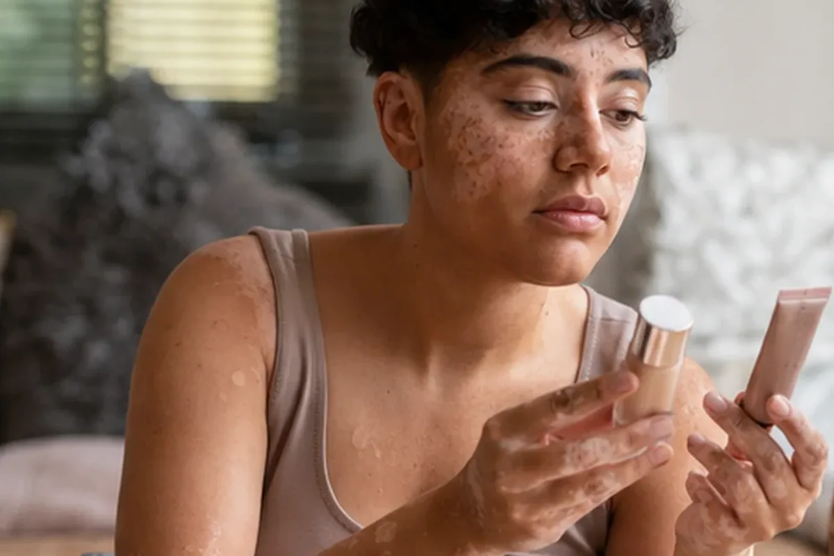Authentischer Wohlfühlmoment passend zum Beauty-Thema Mascara für reife Haut