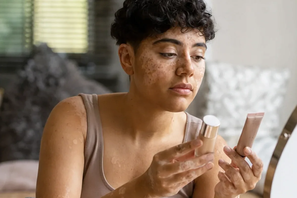 Authentischer Wohlfühlmoment passend zum Beauty-Thema Mascara für langen Halt