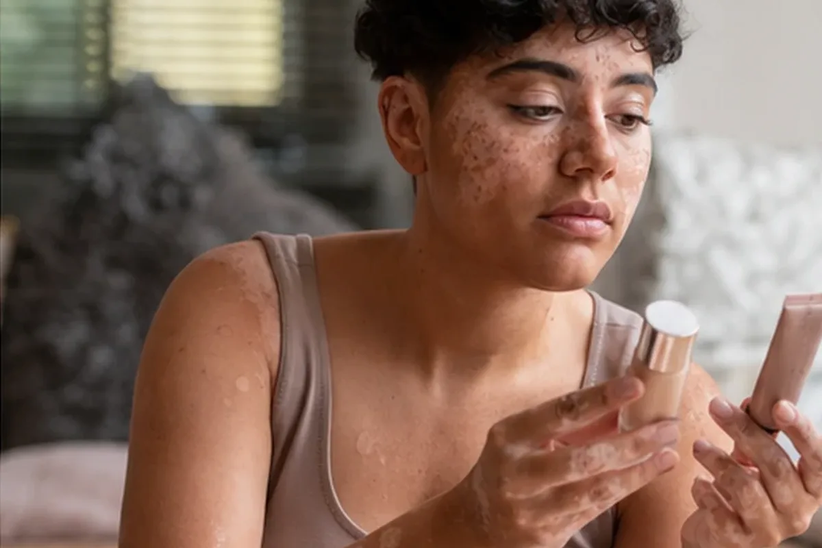 Authentische Beauty-Routine passend zum Thema Highlighter für einen natürlichen Look