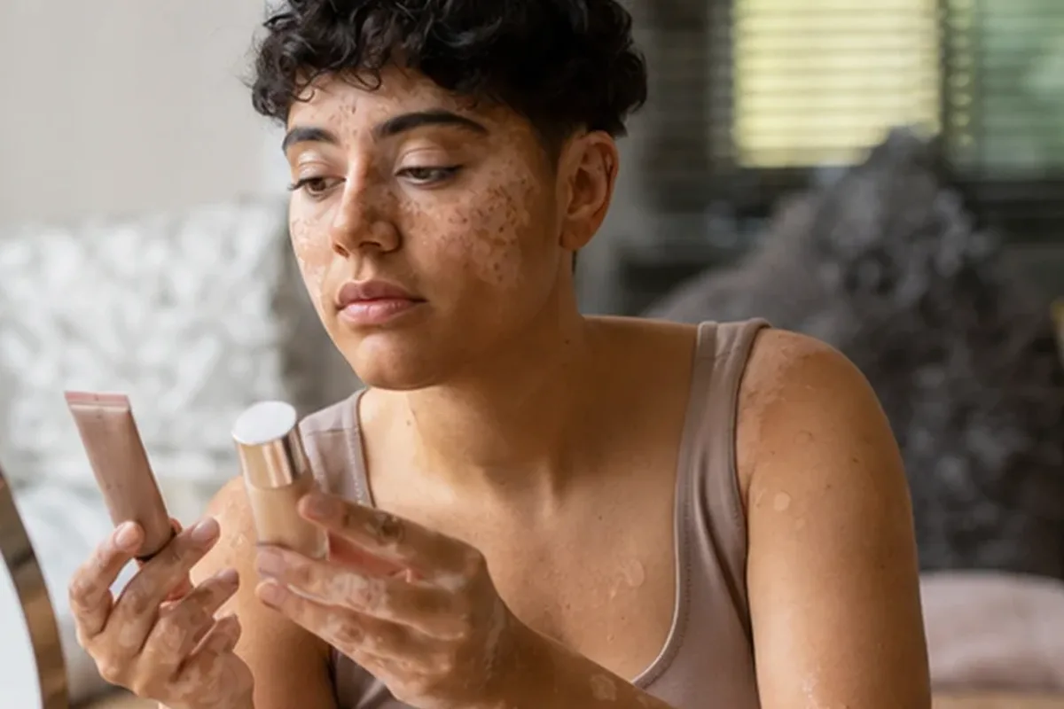 Authentischer Wohlfühlmoment passend zum Beauty-Thema Highlighter bei großen Poren