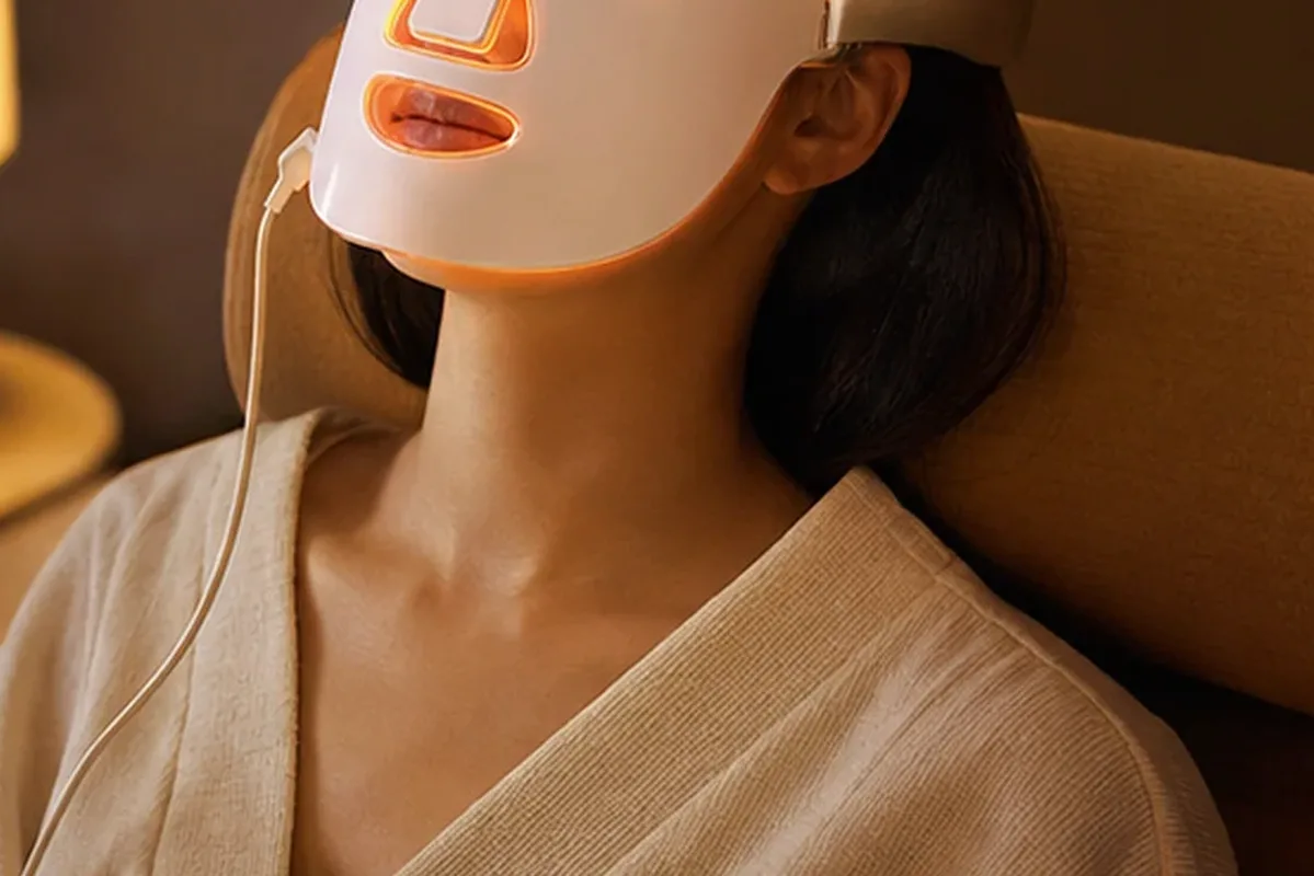 Authentische Beauty-Routine passend zum Thema Kosmetikspiegel bei kleinem Budget