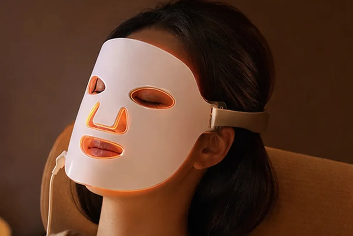 Authentische Beauty-Routine passend zum Thema Ionen-Haartrockner für lockiges Haar