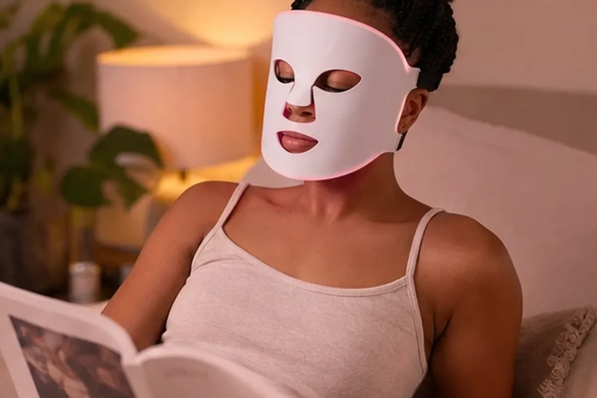 Emotionaler und authentischer Anwendungsmoment rund um Munddusche bei kleinem Budget