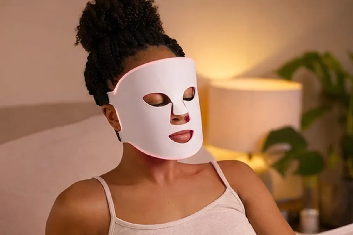 Redaktioneller Beauty-Moment zur Ausgangslage bei LED-Gesichtsmaske mit Premium-Anspruch