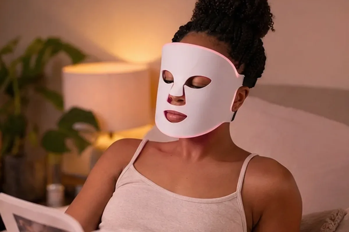 Hochwertige Beauty-Inszenierung zu Auswahlkriterien für LED-Gesichtsmaske mit Premium-Anspruch