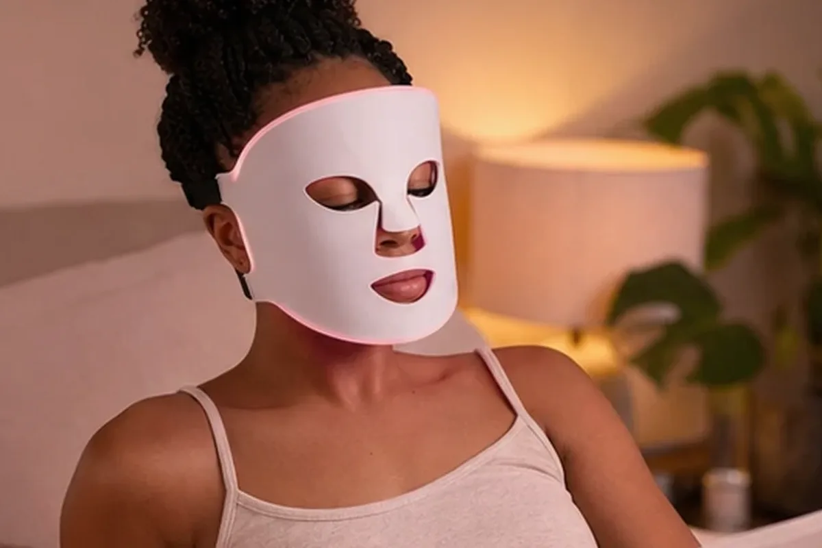Authentische Beauty-Routine passend zum Thema Ionen-Haartrockner für Reisen