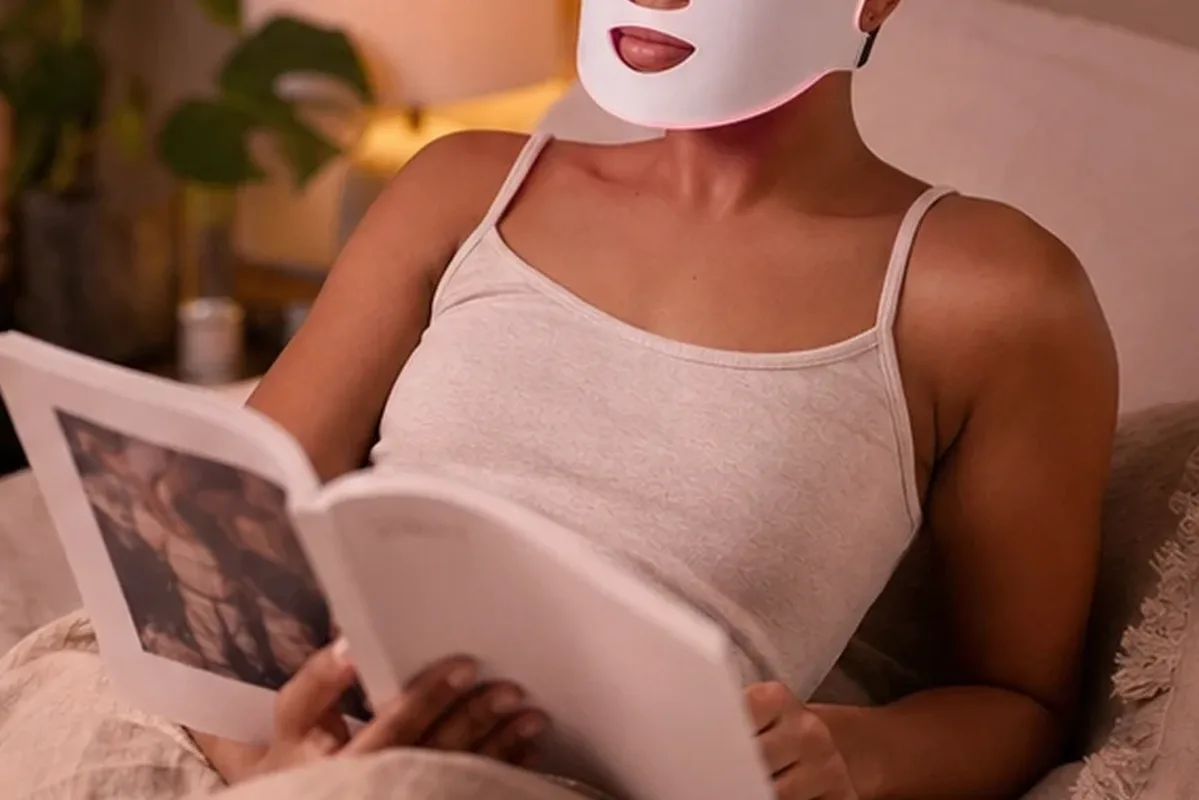 Authentischer Wohlfühlmoment passend zum Beauty-Thema Elektrische Zahnbürste bei wenig Zeit