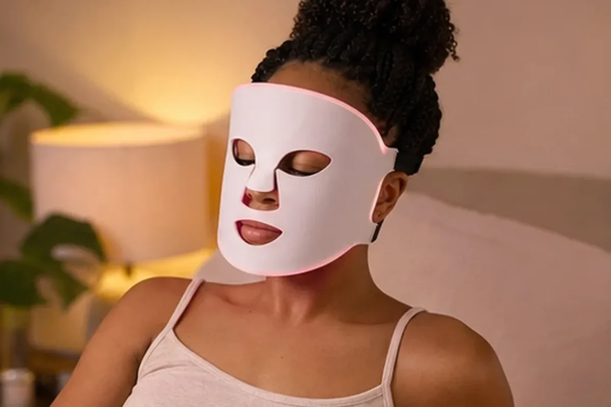 Authentischer Wohlfühlmoment passend zum Beauty-Thema Glätteisen bei kleinem Budget