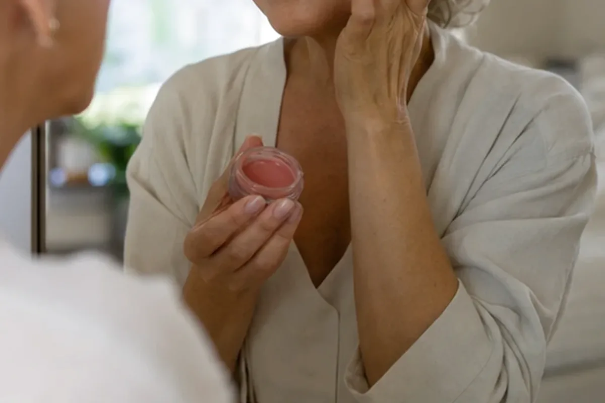 Authentischer Wohlfühlmoment passend zum Beauty-Thema Lip Tint für einen natürlichen Look