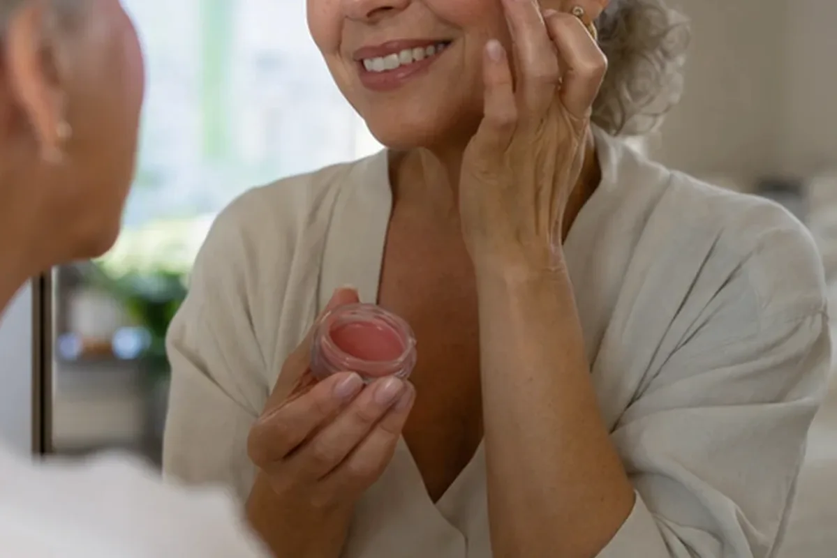 Authentische Beauty-Routine passend zum Thema Bronzer bei Rötungen