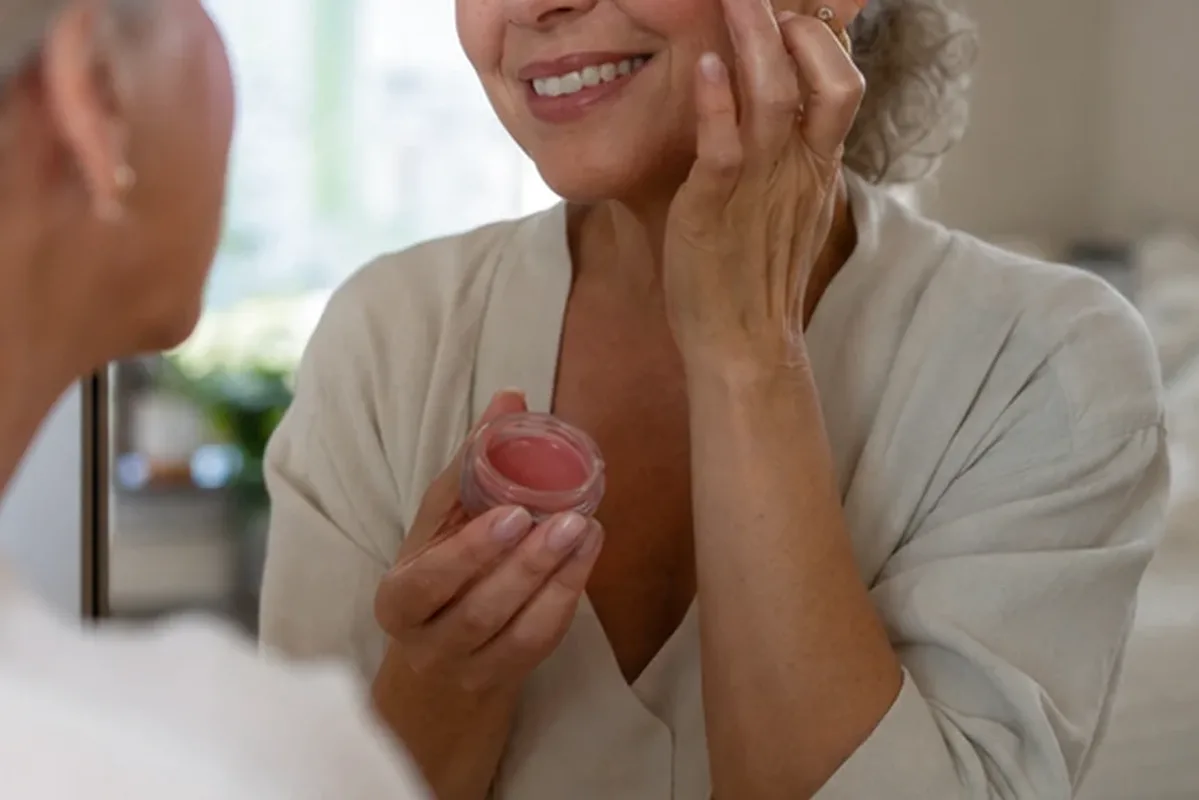 Emotionaler und authentischer Anwendungsmoment rund um Concealer für ölige Haut