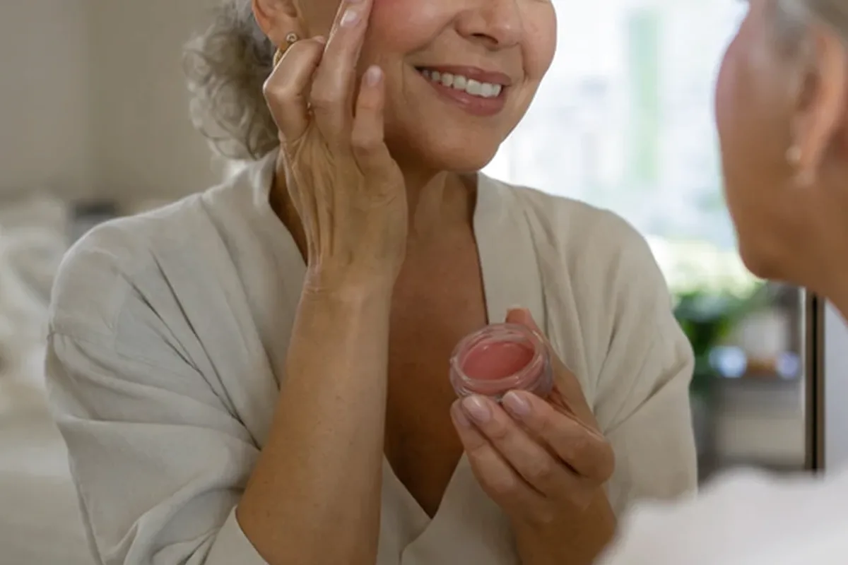 Authentischer Wohlfühlmoment passend zum Beauty-Thema Concealer bei Rötungen