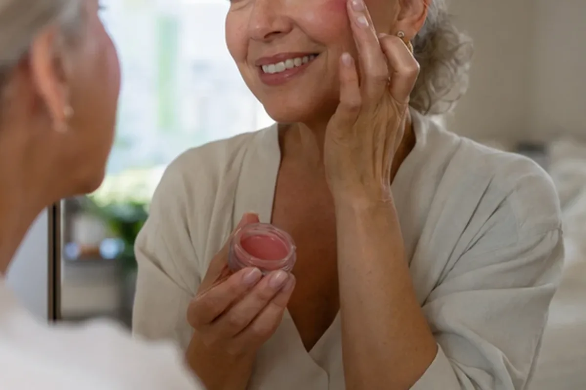 Authentischer Wohlfühlmoment passend zum Beauty-Thema Primer für empfindliche Haut