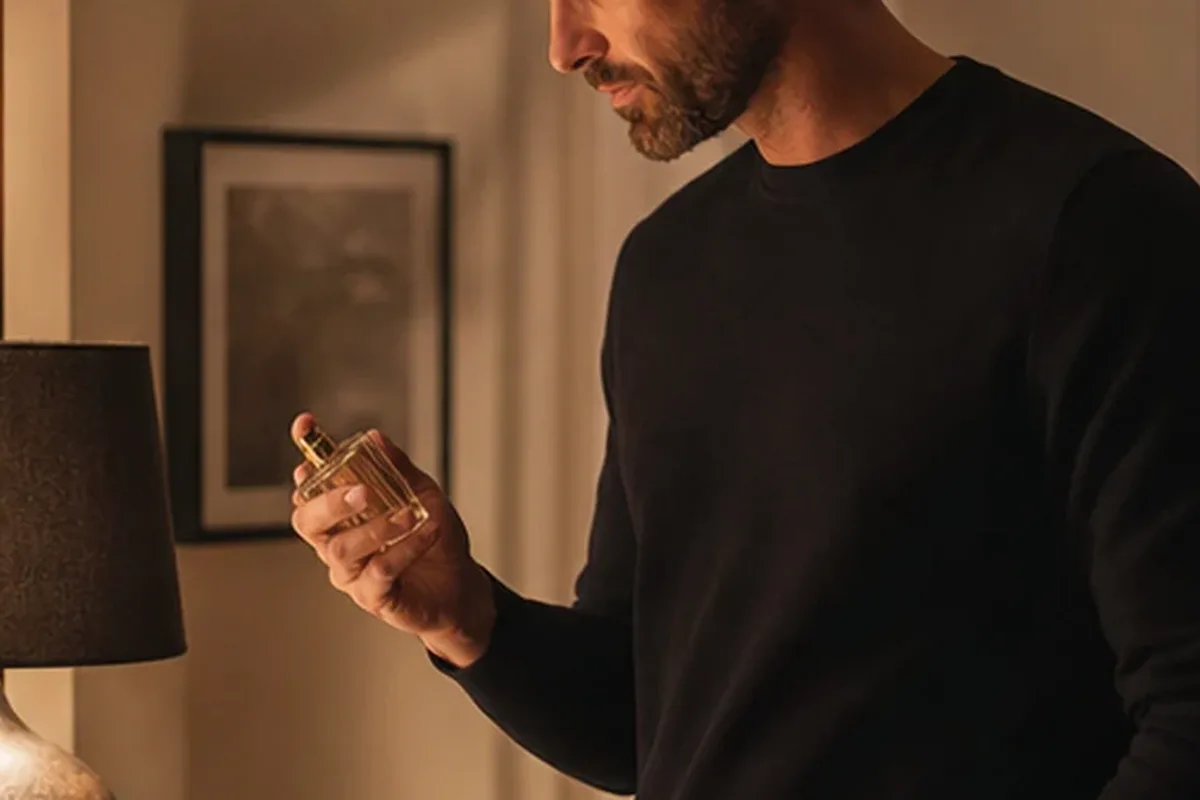 Emotionaler und authentischer Anwendungsmoment rund um Parfum: Kaufkriterien sinnvoll gewichten