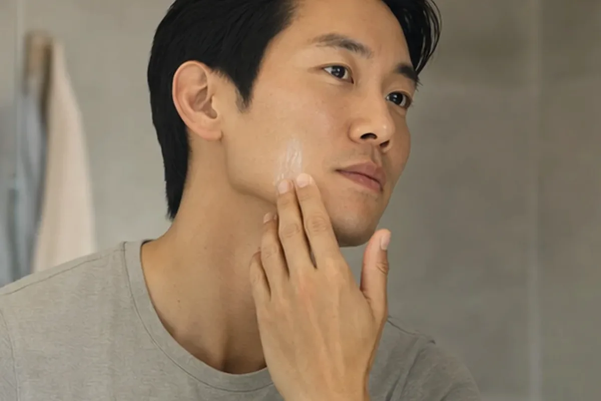 Authentischer Wohlfühlmoment passend zum Beauty-Thema After Shave bei wenig Zeit
