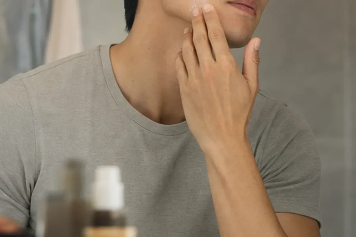 Redaktionelle Detailaufnahme zur Orientierung bei Männer-Shampoo bei wenig Zeit