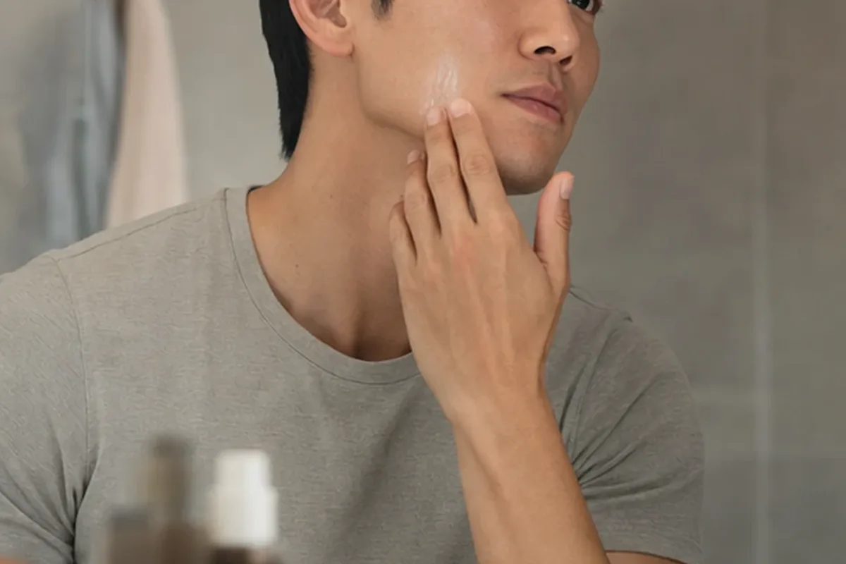 Authentische Beauty-Routine passend zum Thema Männer-Gesichtscreme bei wenig Zeit