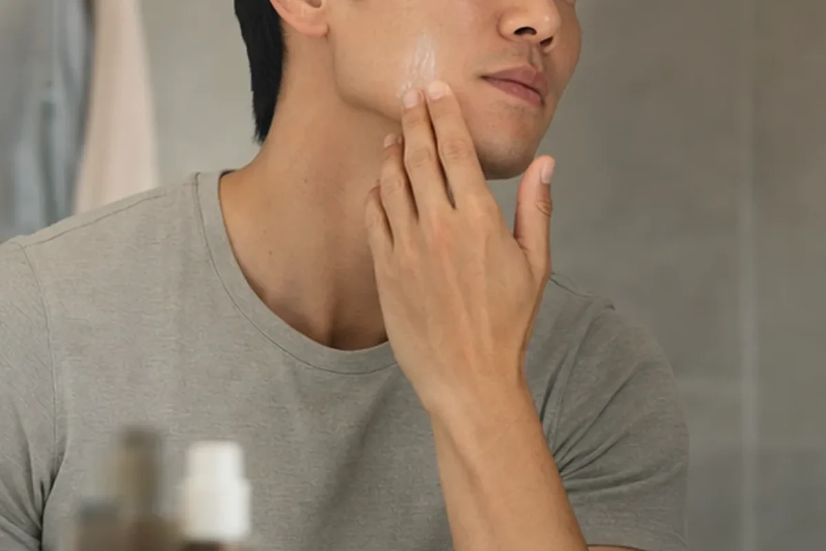 Authentische Beauty-Routine passend zum Thema Männer-Deodorant für trockene Haut