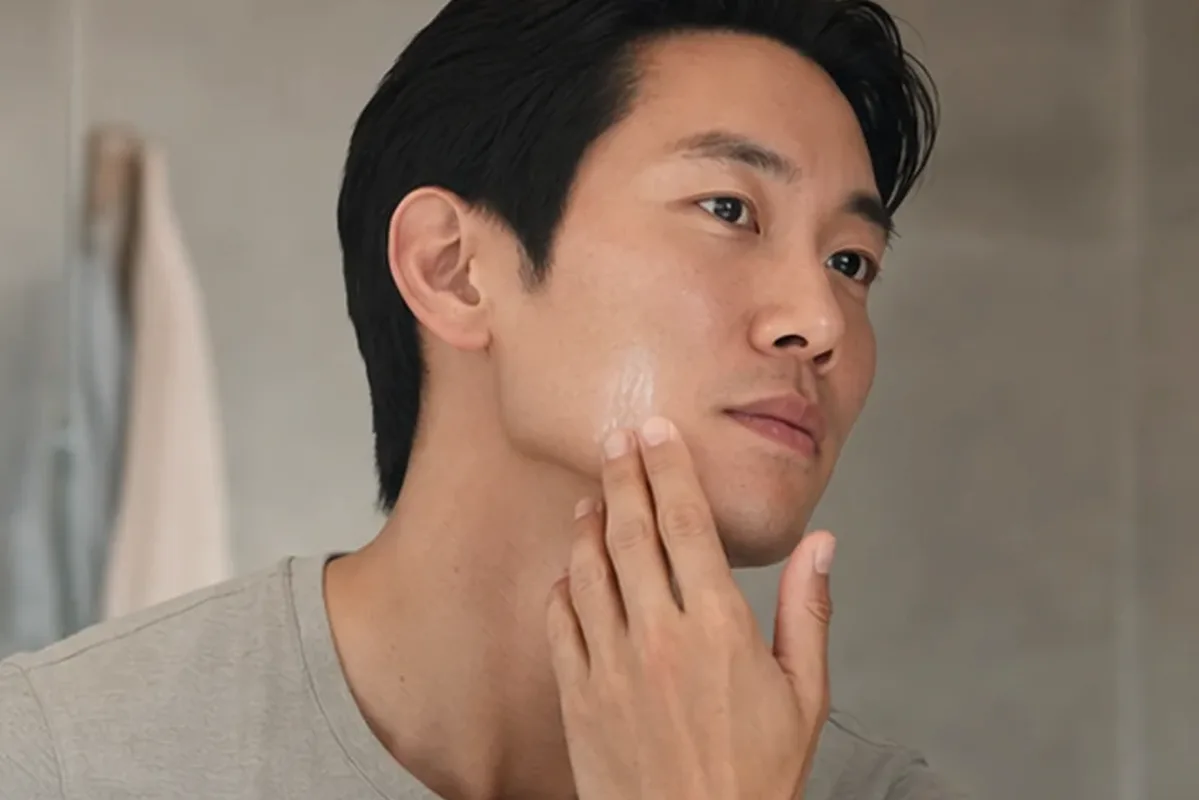Authentischer Wohlfühlmoment passend zum Beauty-Thema After Shave für Pflege-Einsteiger