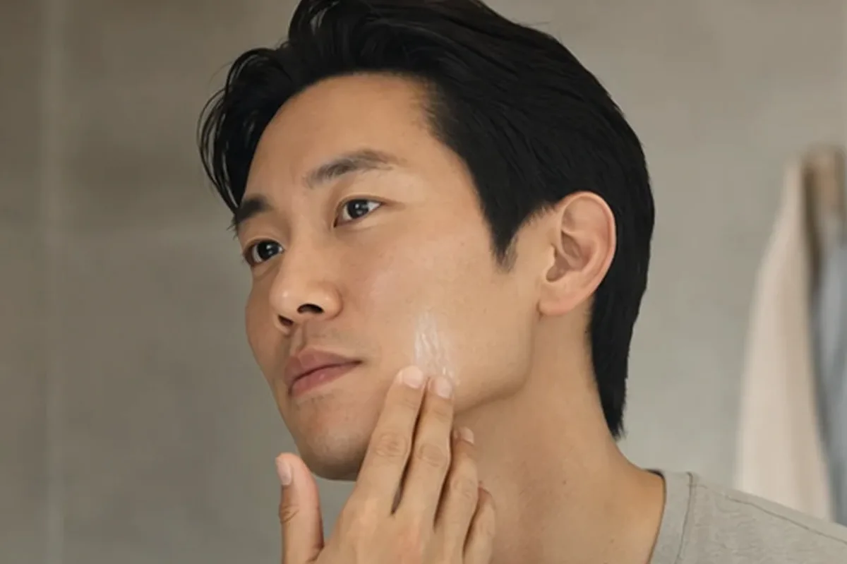 Redaktionelle Detailaufnahme zur Orientierung bei After Shave für fettige Haut