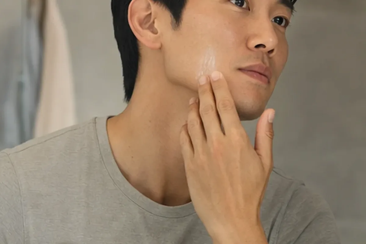 Authentische Beauty-Routine passend zum Thema After Shave für einen lückenhaften Bart