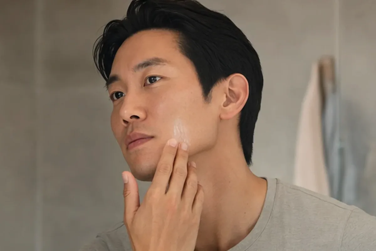 Authentischer Wohlfühlmoment passend zum Beauty-Thema Männer-Sonnenschutz bei wenig Zeit