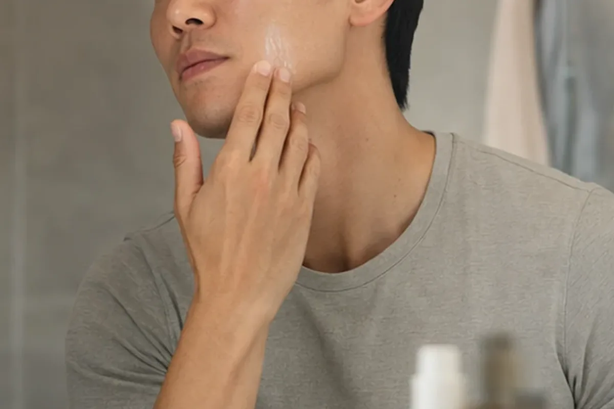 Authentische Beauty-Routine passend zum Thema Rasierschaum für empfindliche Haut