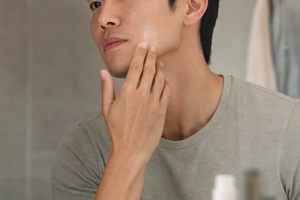 Authentische Beauty-Routine passend zum Thema Männer-Deodorant für fettige Haut