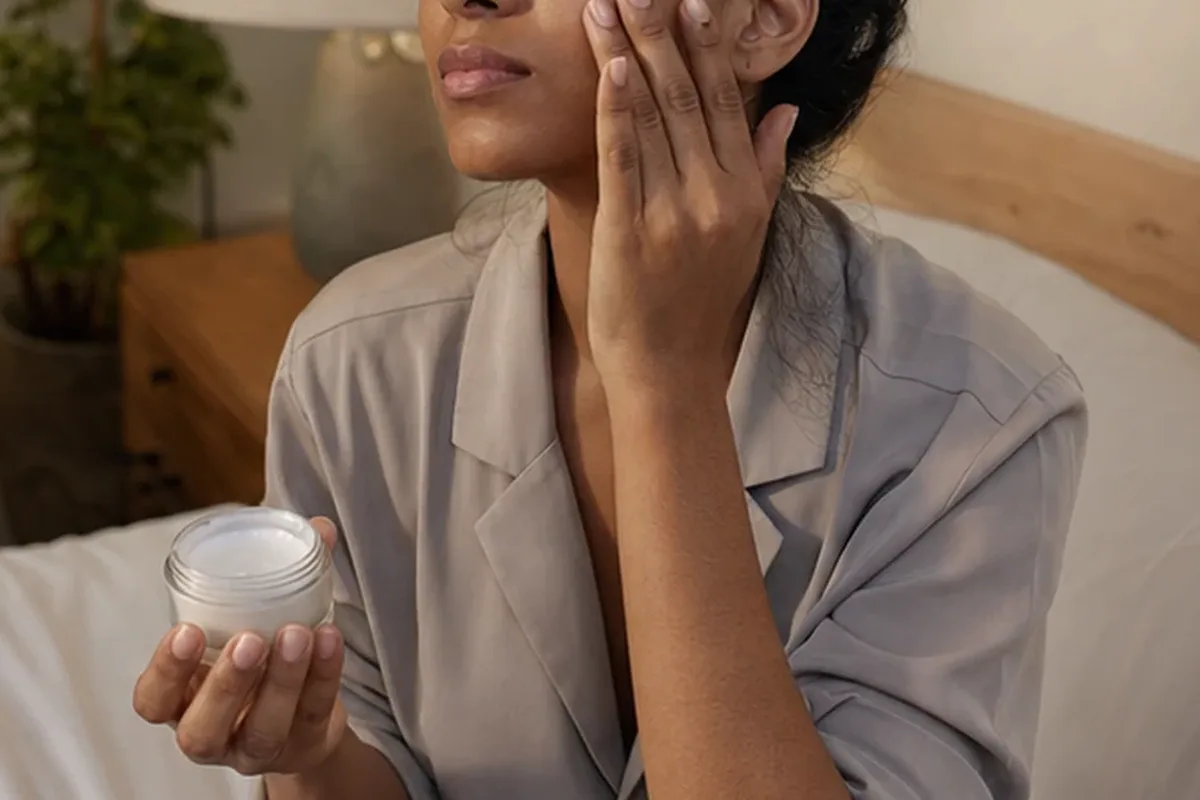 Hochwertige Beauty-Inszenierung zu Auswahlkriterien für Gesichtsreinigung für fettige Haut
