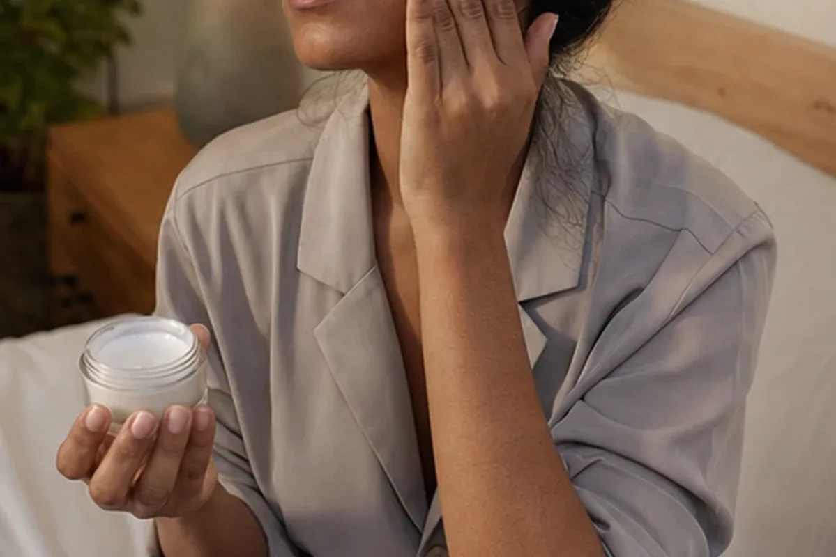 Hochwertige Beauty-Inszenierung zu Auswahlkriterien für Augenpflege bei Rötungen
