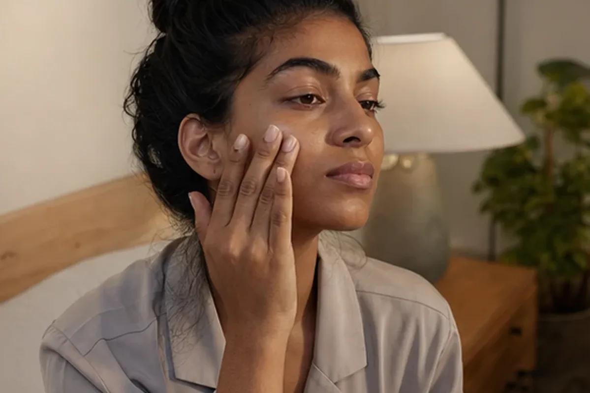 Authentische Beauty-Routine passend zum Thema Augenpflege bei ersten Fältchen