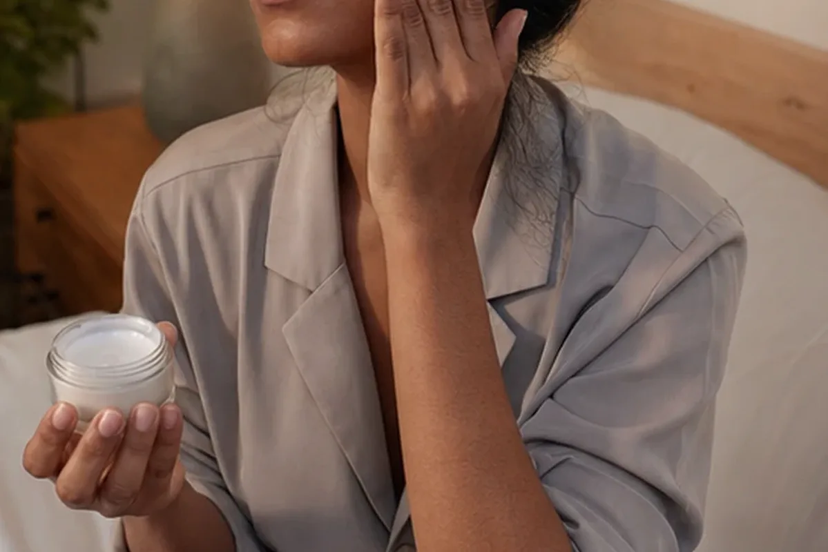 Redaktionelle Detailaufnahme zur Orientierung bei Vitamin-C-Serum bei Pigmentflecken