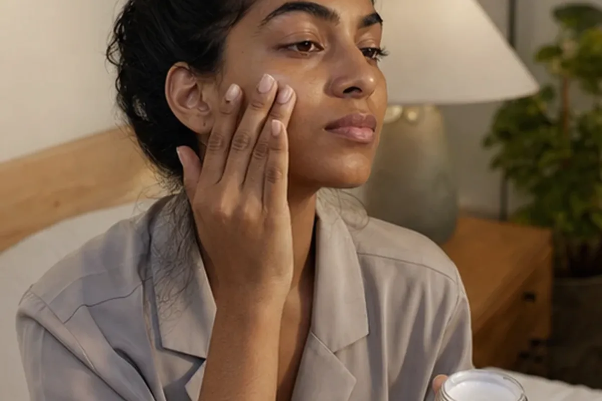 Authentischer Wohlfühlmoment passend zum Beauty-Thema Chemisches Peeling für Mischhaut