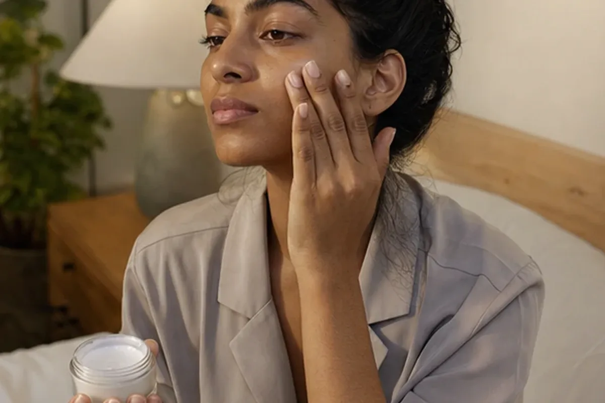 Hochwertige Beauty-Inszenierung zu Auswahlkriterien für Gesichtswasser für trockene Haut