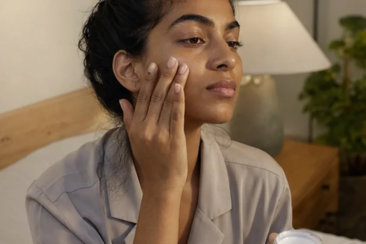 Redaktioneller Beauty-Moment zur Ausgangslage bei Reinigungsöl bei ersten Fältchen