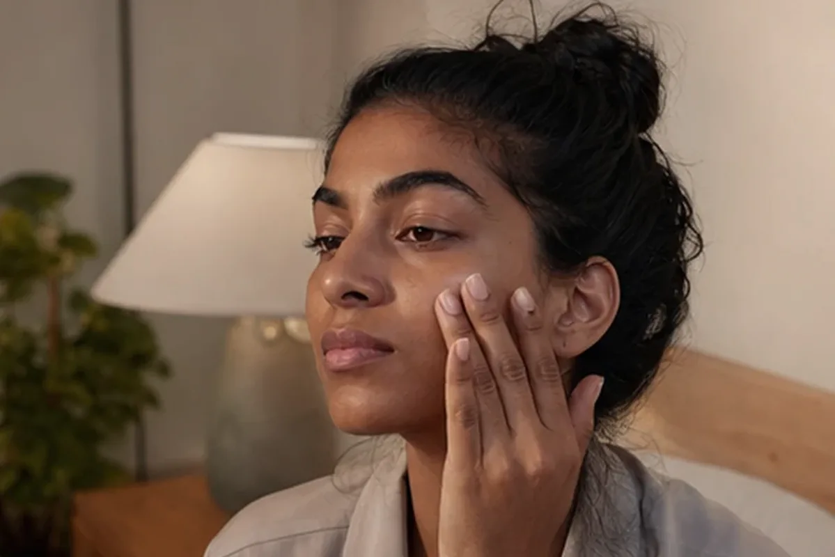 Authentische Beauty-Routine passend zum Thema Augenpflege bei Rötungen