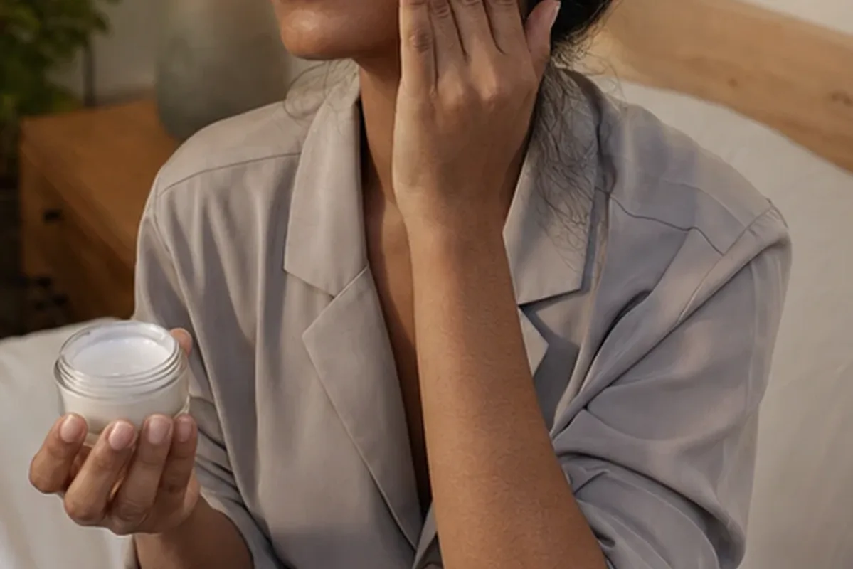 Hochwertige Beauty-Inszenierung zu Auswahlkriterien für Gesichtsreinigung für Mischhaut