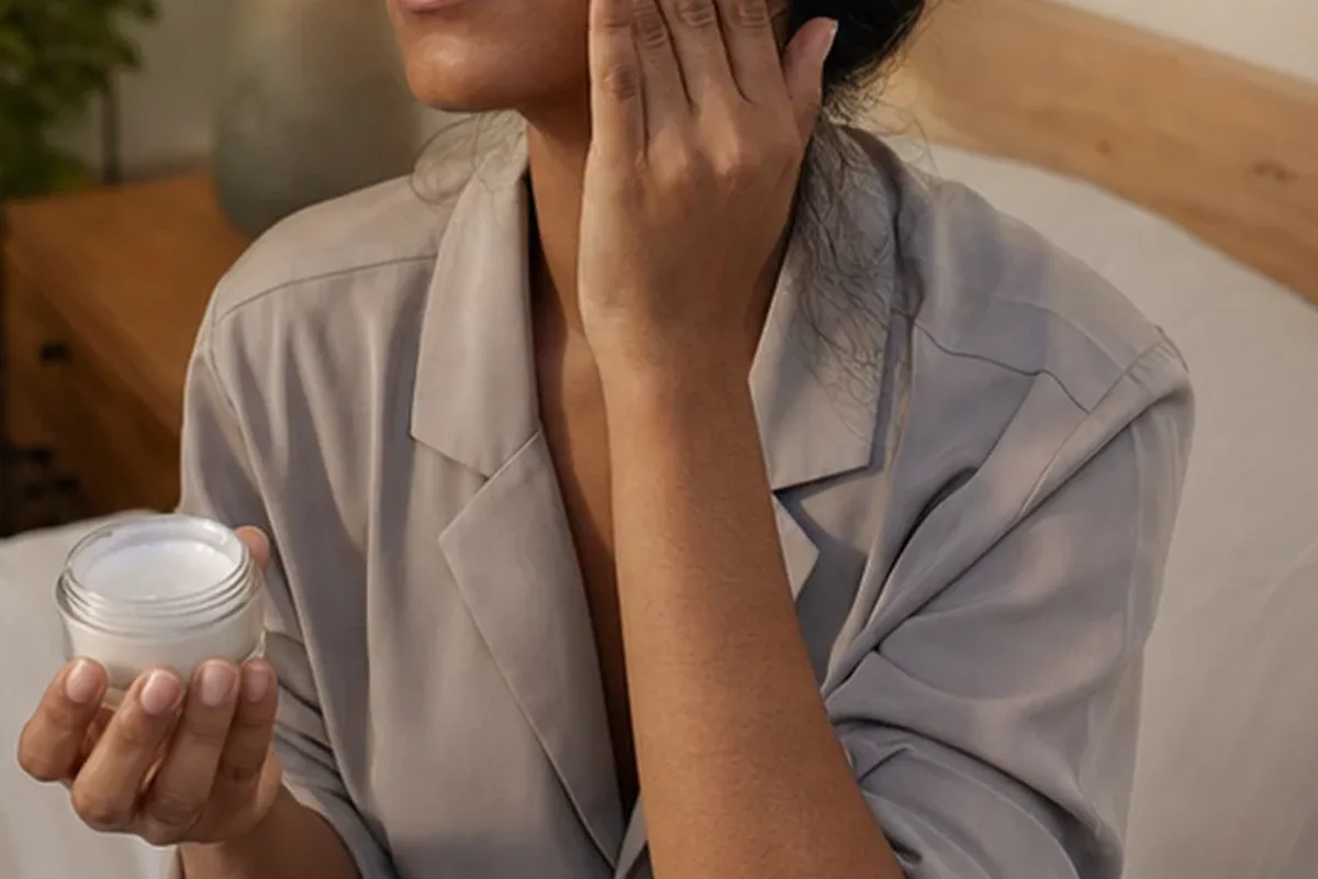 Redaktioneller Beauty-Moment zur Ausgangslage bei Gesichtswasser bei ersten Fältchen