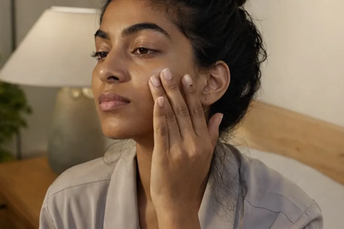 Authentische Beauty-Routine passend zum Thema Augenpflege für fettige Haut