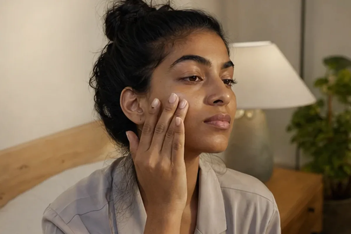 Hochwertige Beauty-Inszenierung zu Auswahlkriterien für Gesichtscreme bei ersten Fältchen