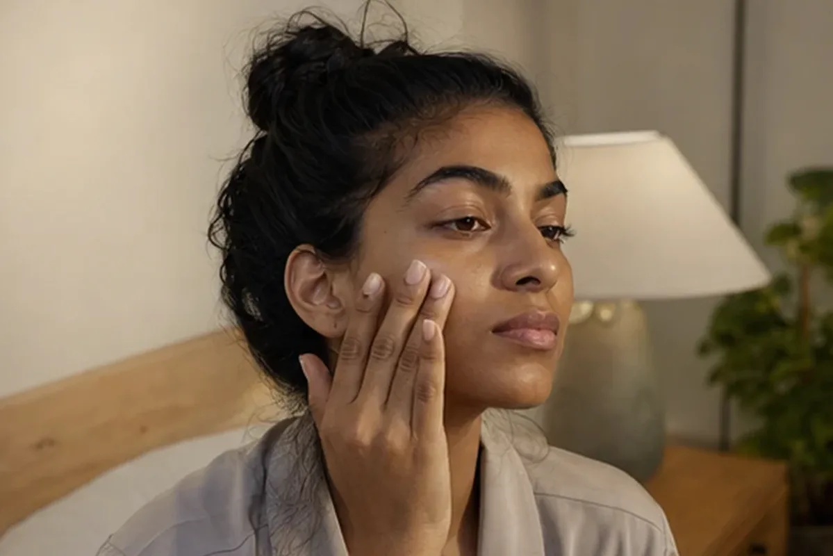 Authentischer Wohlfühlmoment passend zum Beauty-Thema Sonnenschutz für trockene Haut