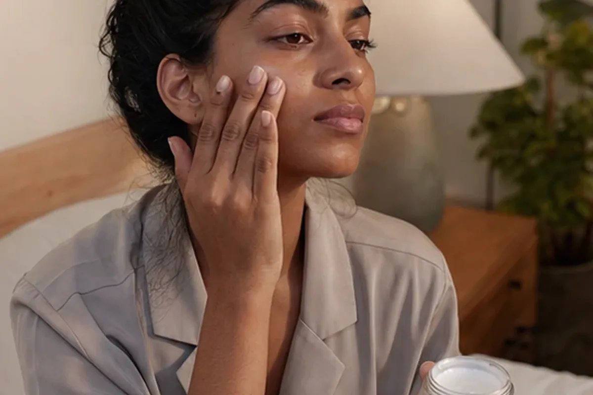Redaktioneller Beauty-Moment zur Ausgangslage bei Niacinamid-Serum bei ersten Fältchen