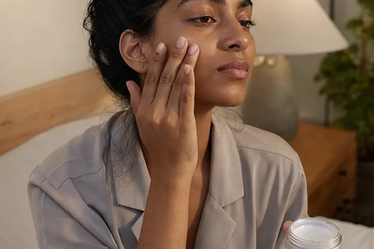 Hochwertige Beauty-Inszenierung zu Auswahlkriterien für Gesichtscreme für trockene Haut
