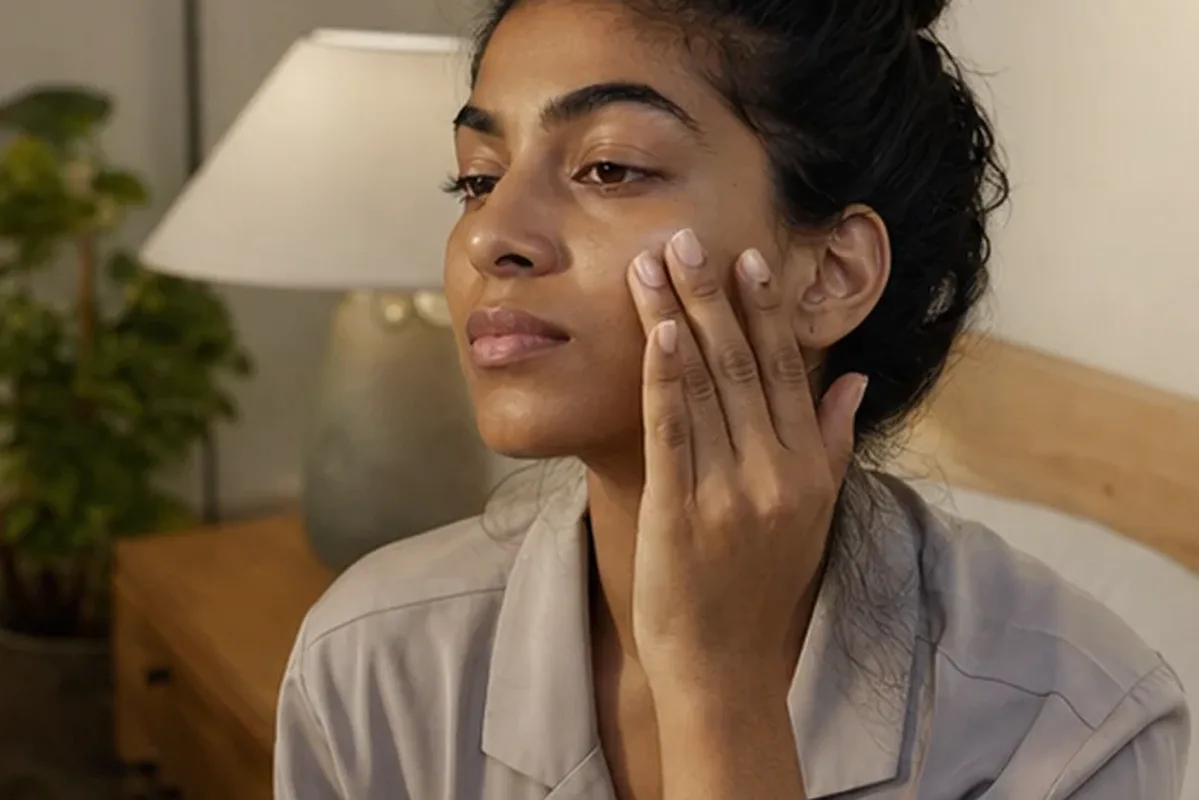 Redaktioneller Beauty-Moment zur Ausgangslage bei Augenpflege bei Pigmentflecken