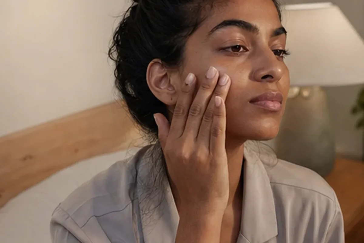 Authentische Beauty-Routine passend zum Thema Retinol-Serum für unreine Haut