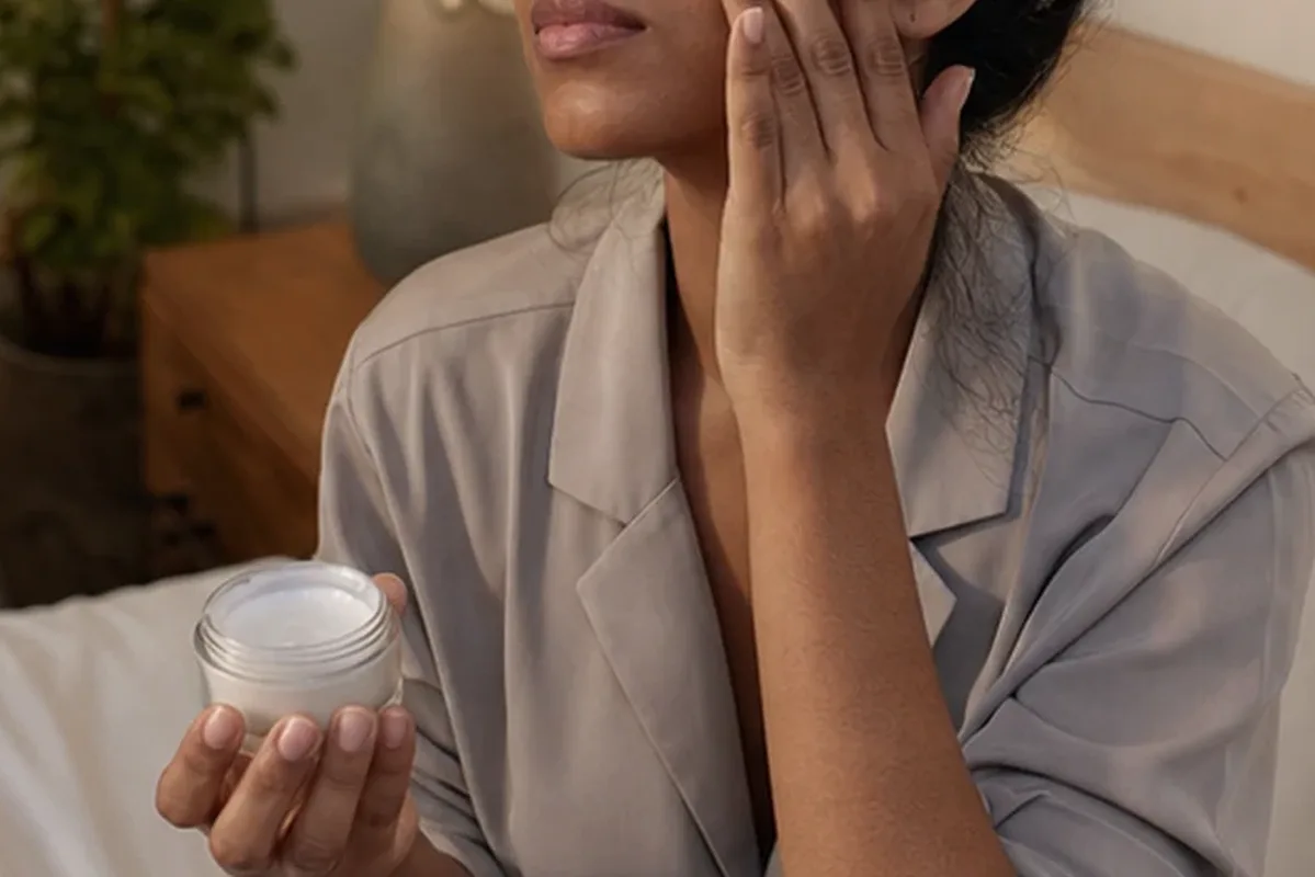 Hochwertige Beauty-Inszenierung zu Auswahlkriterien für Reinigungsöl für Mischhaut