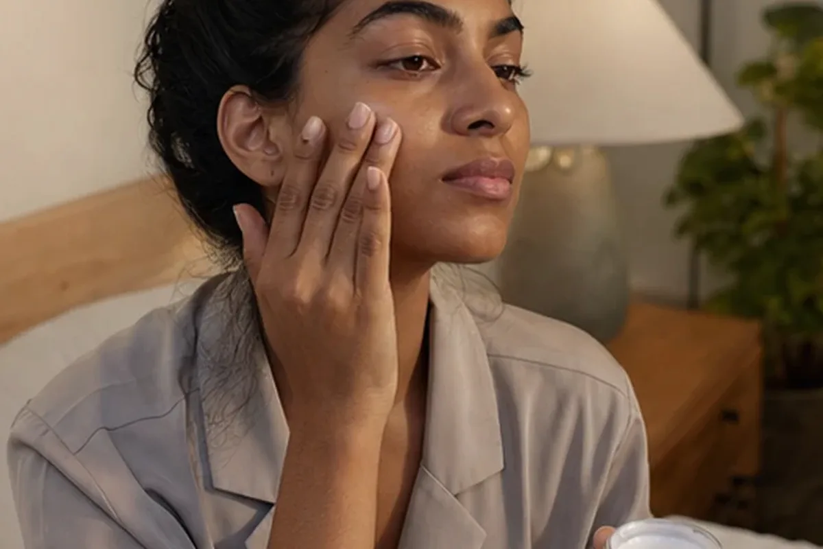 Hochwertige Beauty-Inszenierung zu Auswahlkriterien für Niacinamid-Serum bei Rötungen